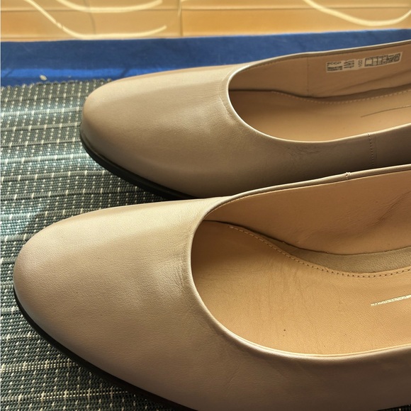 ECCO Shape 45 Woman’s Chic Leather Beige Wedge Shoes (Sz 7-7.5) - Picture 7 of 9